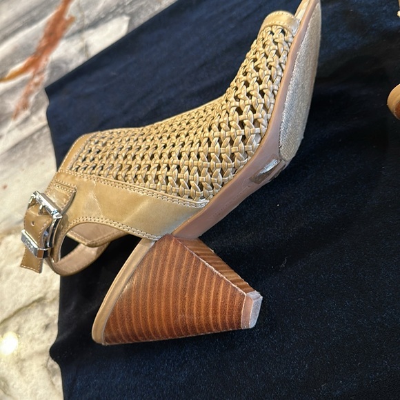 Vince Camuto Sandals - Picture 4 of 11